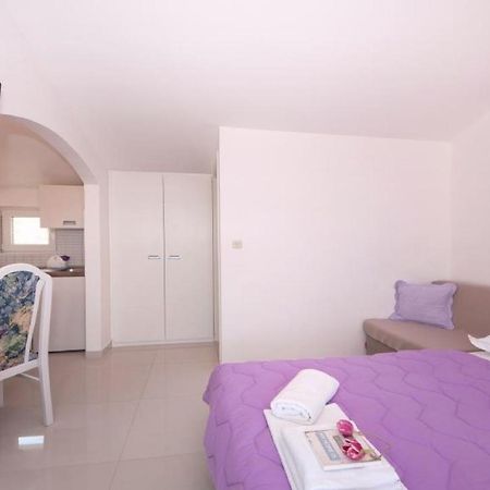 Apartments Angela Baška Voda Екстериор снимка