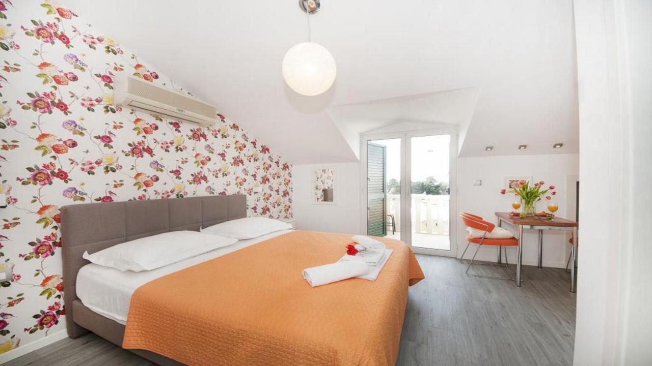 Apartments Angela Baška Voda Екстериор снимка