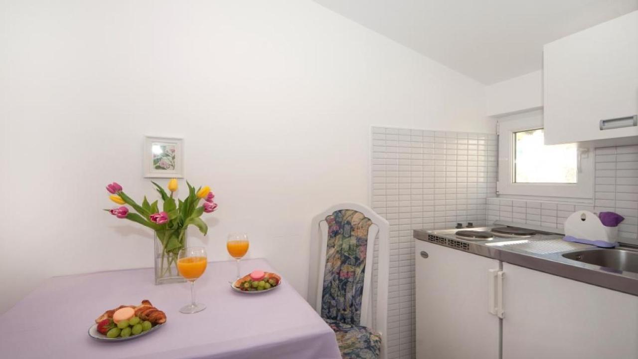 Apartments Angela Baška Voda Стая снимка