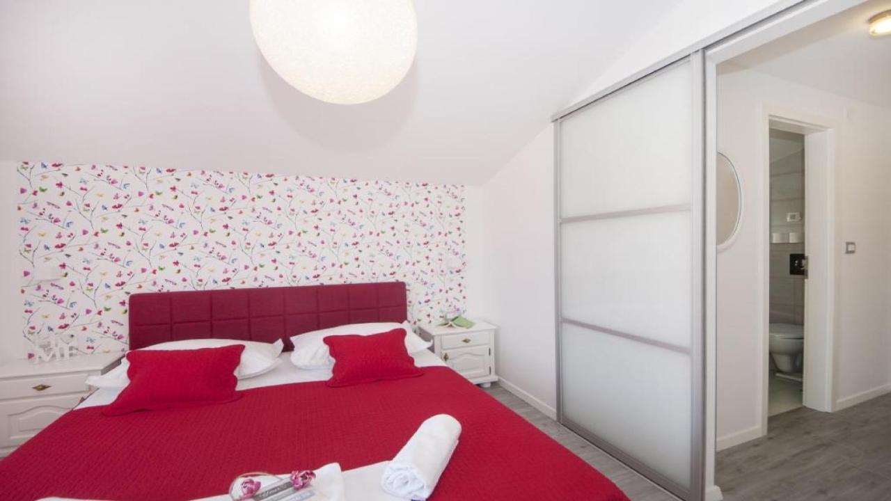 Apartments Angela Baška Voda Стая снимка
