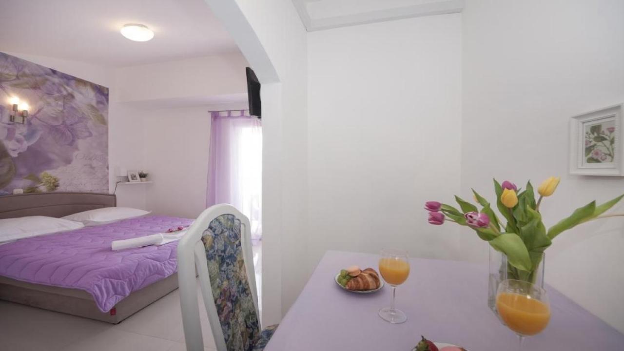 Apartments Angela Baška Voda Стая снимка