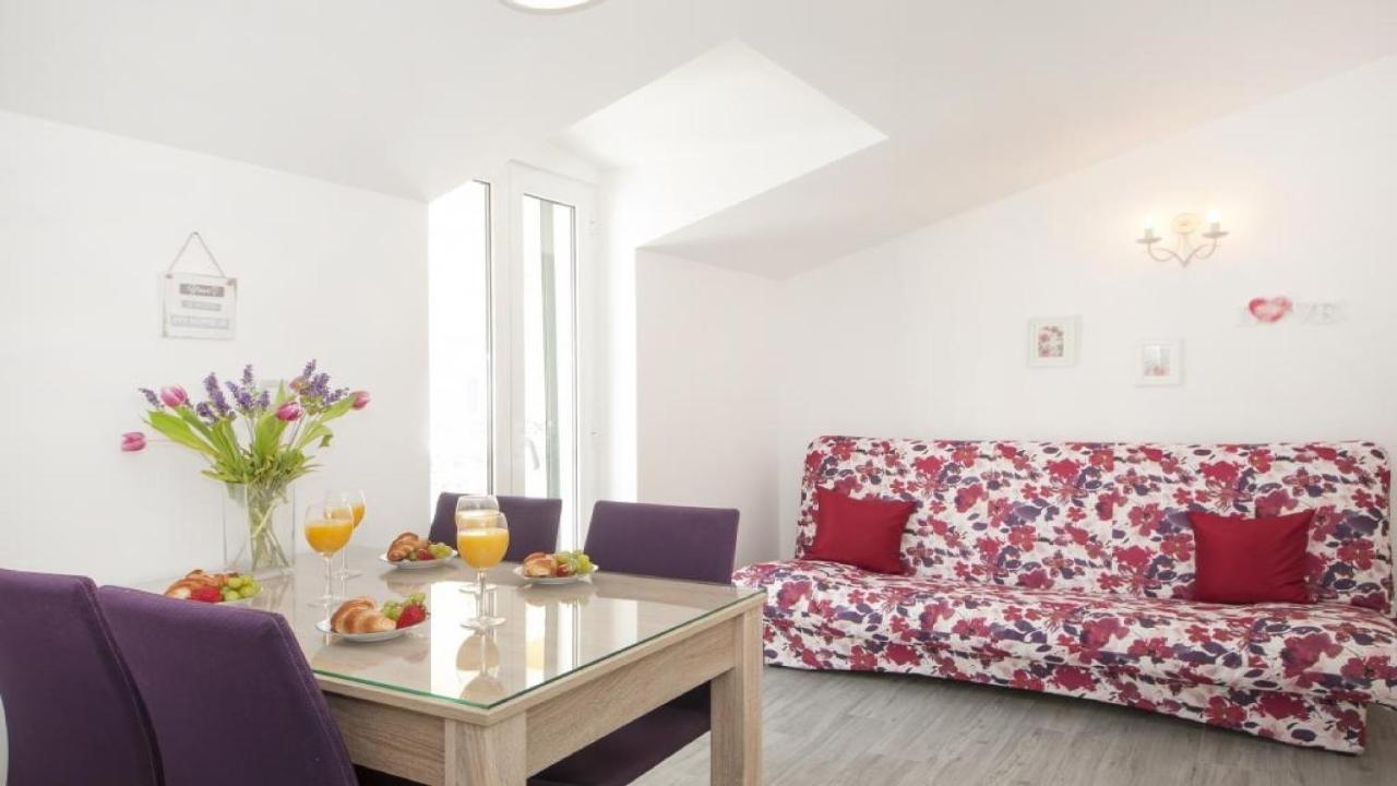 Apartments Angela Baška Voda Стая снимка
