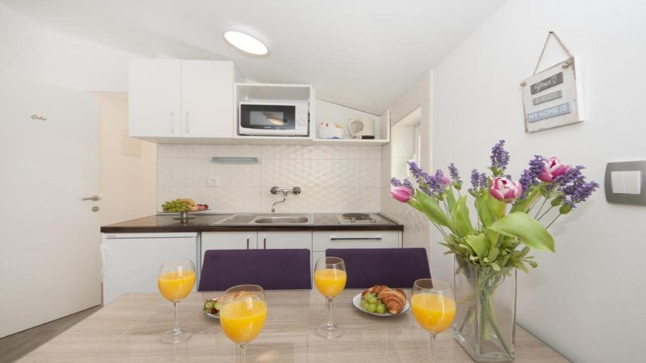 Apartments Angela Baška Voda Стая снимка