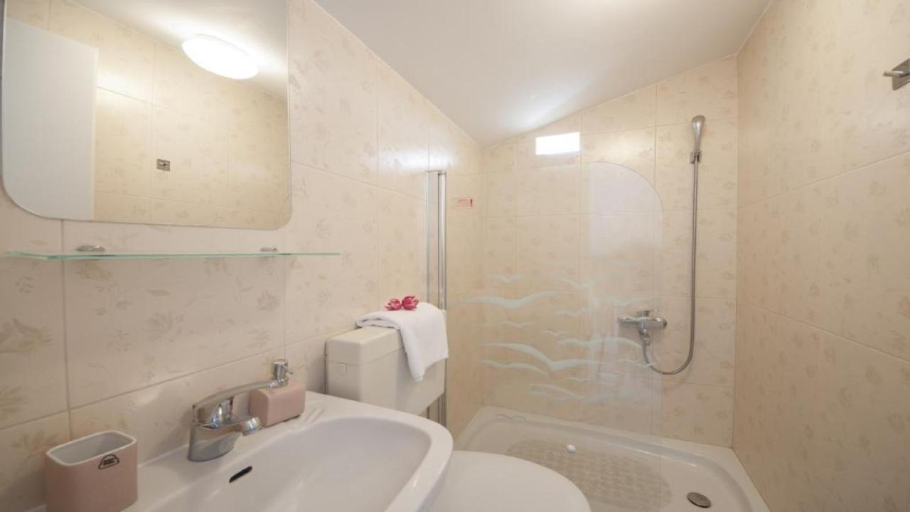 Apartments Angela Baška Voda Стая снимка