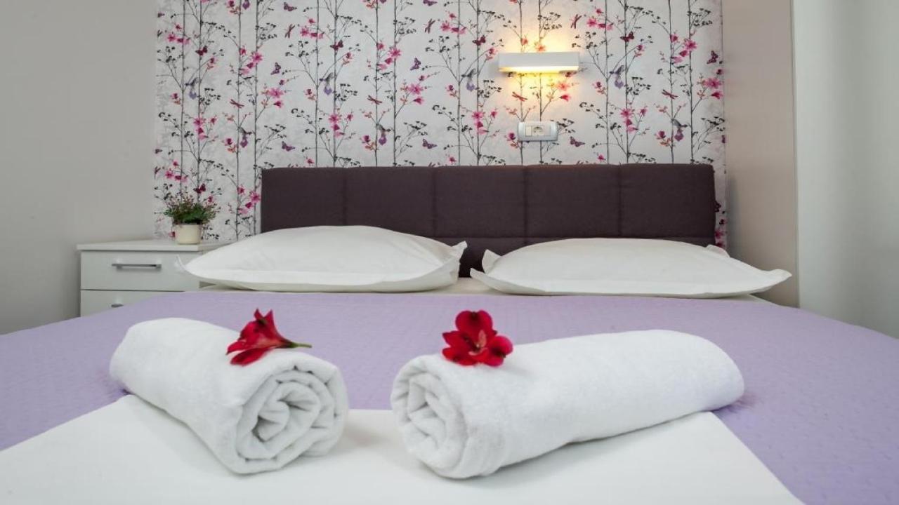 Apartments Angela Baška Voda Екстериор снимка