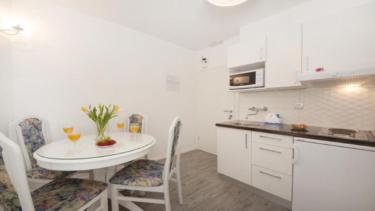 Apartments Angela Baška Voda Екстериор снимка
