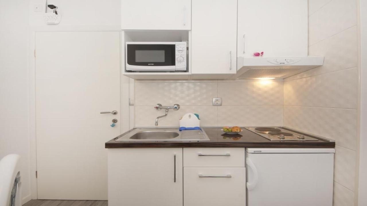 Apartments Angela Baška Voda Екстериор снимка