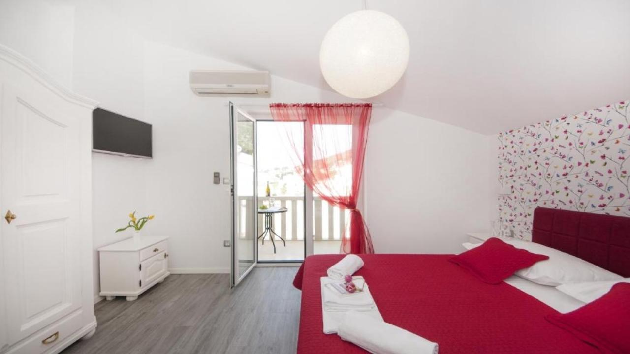 Apartments Angela Baška Voda Екстериор снимка