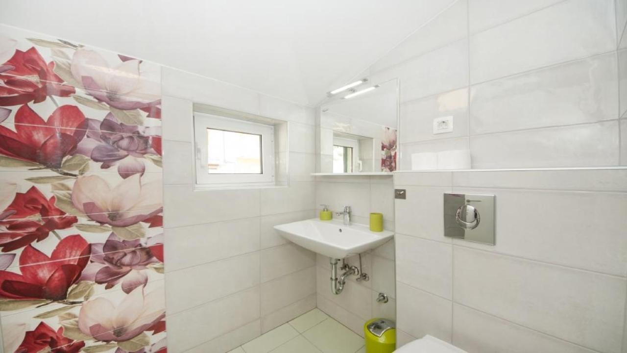 Apartments Angela Baška Voda Екстериор снимка